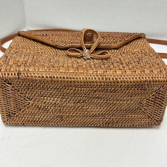 Street Level Maui rattan bag. - Picture 4 of 7